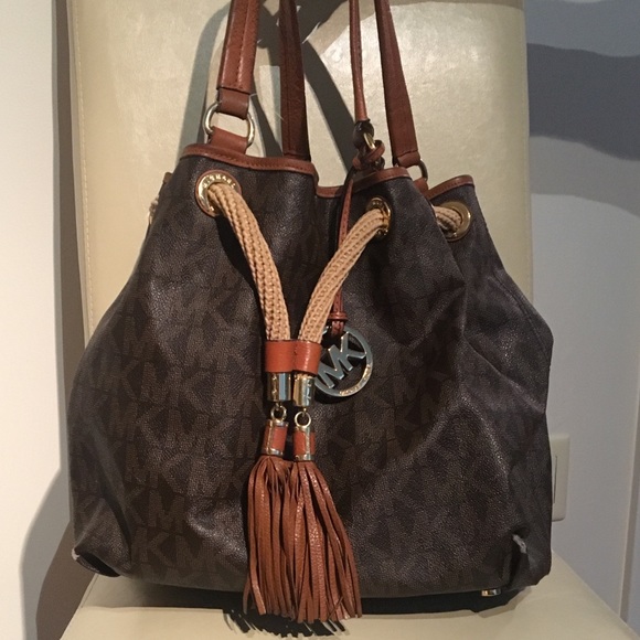 Micheal Kors purse - Picture 1 of 2